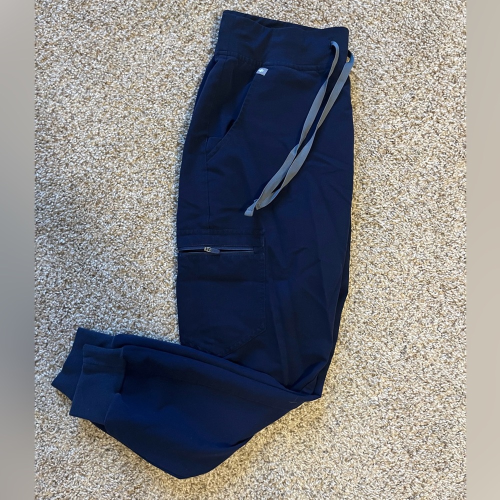 Figs navy jogger set